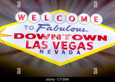 Stati Uniti d'America, Nevada, Las Vegas, Downtown, Fremont Area Est, Neon di Las Vegas segno, crepuscolo Foto Stock