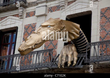 Dragon sulla facciata della Maison de la Magie - Casa della Magia; Blois; Valle della Loira; Francia Foto Stock