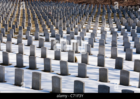 Riga su Riga. In Bayview cimitero militare della sezione di granito grigio lapidi contrassegnare le tombe del Canada è morto di guerra. Foto Stock