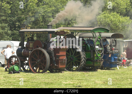 La mattina presto i preparativi in un veicolo a vapore Rally nel sud dell'Inghilterra. Foto Stock