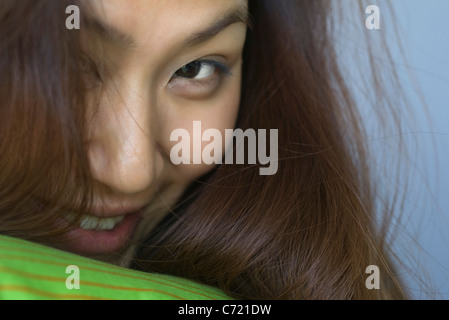 Giovane donna, ritagliato Foto Stock