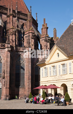 ALTE WACHE TAVERNA RISTORANTE, cattedrale, Cattedrale di Freiburg im Breisgau, BADEN-WURTTEMBERG, Germania Foto Stock