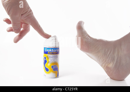 Piede del Daktarin polvere a spruzzo Foto Stock
