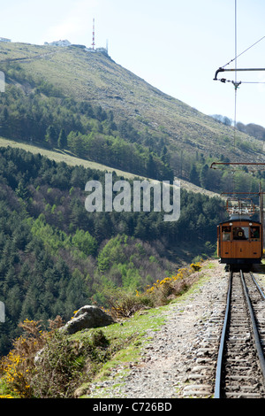 Il turista ferrovia a cremagliera treno del Rhune (Francia). Le train touristique à crémaillère de la Rhune (Francia). Foto Stock