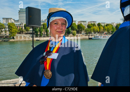 Parigi, Francia, Fo-od e il Festival del Vino, San Pourcinois, Ritratto, donna francese in abito tradizionale, esterno Foto Stock