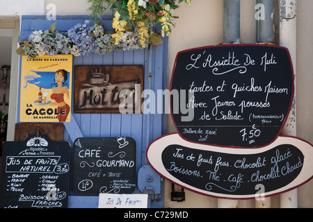 Cibo francese menù a Les Gourmandises du Panier, quartiere Panier, Marsiglia, Francia Foto Stock