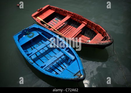 Le barche nel porto di Bermeo, Paese Basco, Bizkaia porvince, Euskadi, Spagna. Foto Stock