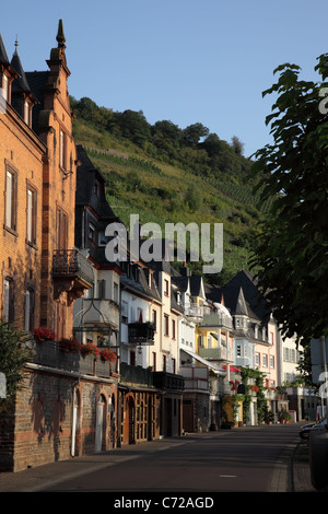 Street nella città vecchia di Zell, Renania-Palatinato, Germania Foto Stock