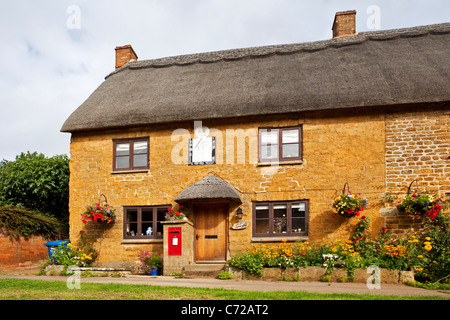 Il vecchio ufficio postale di Wroxton Oxfordshire UK Foto Stock