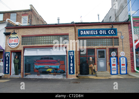 Murale Daniels Oil Company, Walldog progetto murale, Route 66, Pontiac, Illinois, Stati Uniti d'America Foto Stock