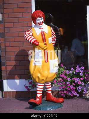 Ronald McDonald statua al di fuori del ristorante McDonald's, San Francisco, California, Stati Uniti d'America Foto Stock