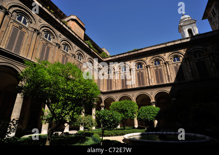 Italia, Roma, Palazzo Doria Pamphilj, Galleria Doria Pamphilj, cortile Foto Stock