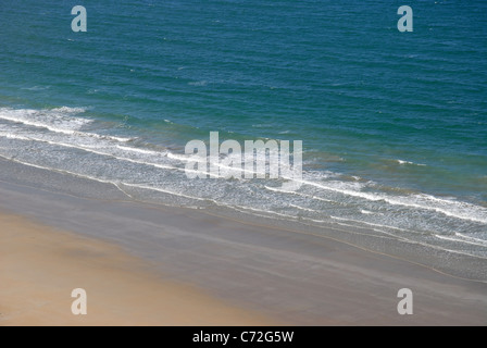 Vista Baia rocciosa spiaggia dal punto di Hawkins, picnic bay, Magnetic Island, Queensland, Australia Foto Stock