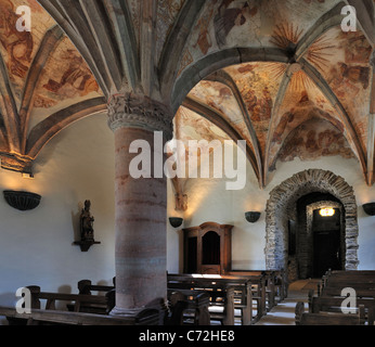 La chiesa di Rindschleiden / Randschleid, con i suoi affreschi del XV e XVI secolo, il più piccolo villaggio nel Lussemburgo Foto Stock