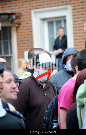 Ambasciata Statunitense Grosvenor Square Londra 9/11 anniversario EDL Inglese Lega di difesa anti manifestanti musulmani gli ufficiali di polizia Foto Stock