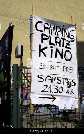 Campeggio cinema a Kastanienallee nel quartiere Prenzlauer Berg di Berlino. Foto Stock