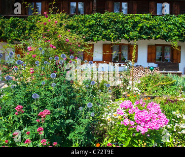 DE - Baviera: tipica bavarese Giardino Agriturismo Foto Stock