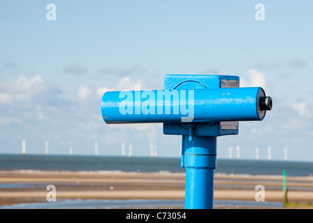 Un telescopio sul lungomare a Rhyl nel Galles del Nord. Foto Stock