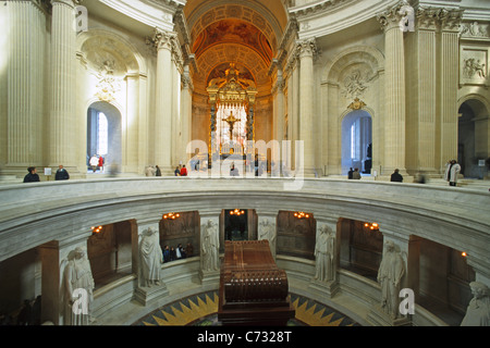 Hotel des Invalides xvii secolo Pont Alexandre III Museo Militare di Napoleone tomba francese architettura barocca 7e Arrondissemen Foto Stock