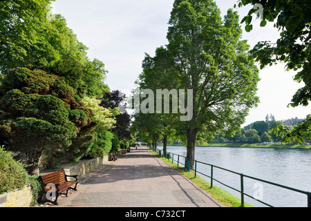 Percorso lungo le rive del fiume Ness, Inverness, Highland, Scotland, Regno Unito Foto Stock