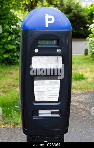 Ticket la macchina in un parcheggio auto a pagamento in Inverness, Highland, Scotland, Regno Unito Foto Stock