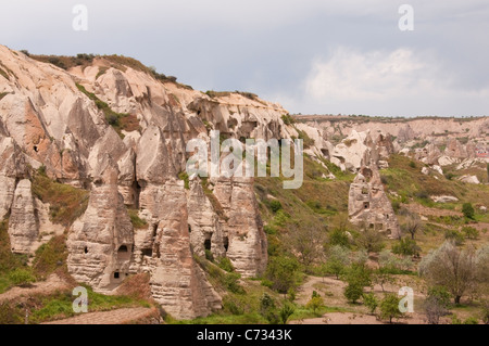 Camini di Fata e formazioni rocciose della Cappadocia, nei pressi di Göreme, Turchia Foto Stock