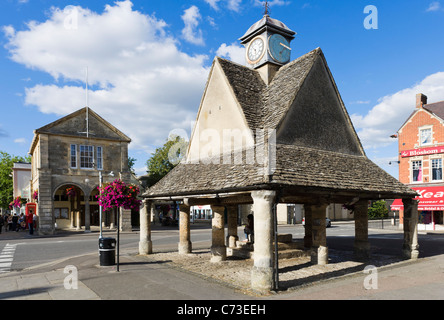 La Buttercross in Piazza del Mercato nel centro di Witney, nell'Oxfordshire, England, Regno Unito Foto Stock