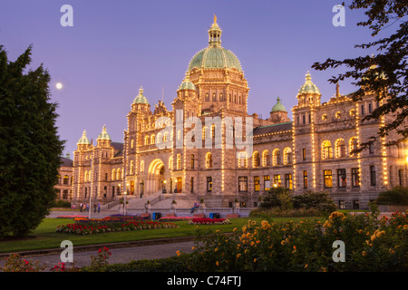 Provinciale edifici legislativa al crepuscolo-Victoria, British Columbia, Canada. Foto Stock