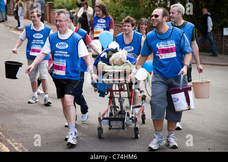 I partecipanti in una maratona di beneficenza - Robin Hood Maratona Inghilterra Nottingham REGNO UNITO Foto Stock