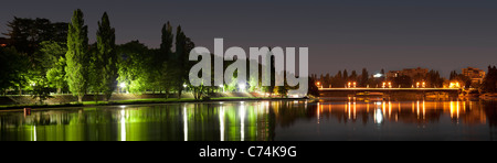 A Vichy: il lago di Allier riva destra, Napoleone III Park e Ponte Bellerive a Vichy: rive droite du Lac d'Allier, parc et pont Foto Stock