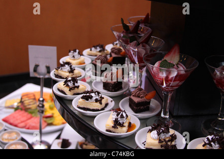 Viste di cibo a buffet in un hotel a cinque stelle. Foto Stock