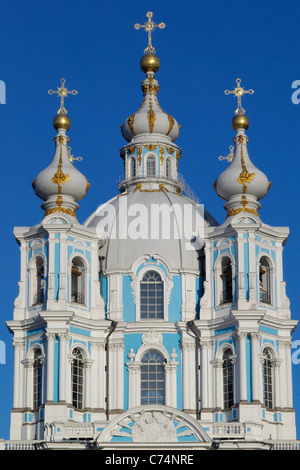 La Russia. San Pietroburgo. La cupola della cattedrale di Smolny. Foto Stock