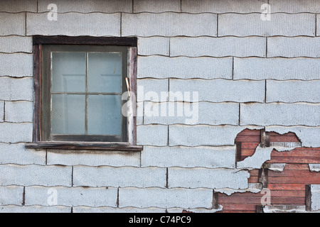 Composizione di amianto scandole di asfalto deterioramento Foto Stock