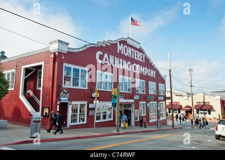 Cannery Row a Monterey in California ha reso celebre da autore John Steinbeck. Foto Stock