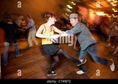 Giovane Swing Dancing. Foto:Jeff Gilbert Foto Stock