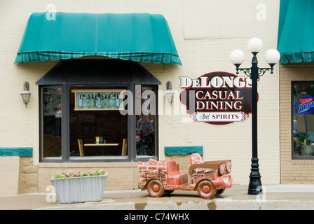 Piccola auto sul marciapiede, Pontiac, Illinois, Stati Uniti d'America Foto Stock