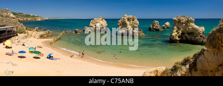 Il Portogallo, Algarve, una piccola baia vicino a Albufeira Foto Stock