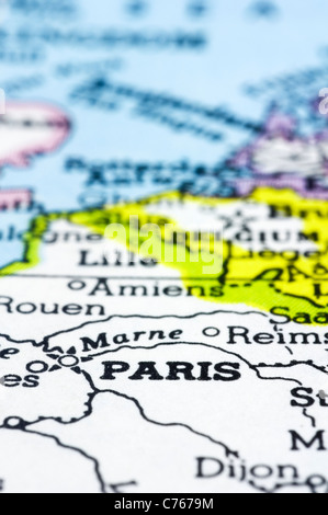 Una chiusura di Parigi sulla mappa, una città della Francia. Foto Stock