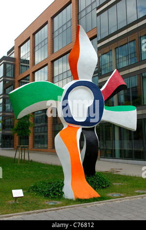 La scultura La grande fleur qui marche, il Quartiere Finanziario, Kirchberg-Plateau, Lussemburgo Foto Stock