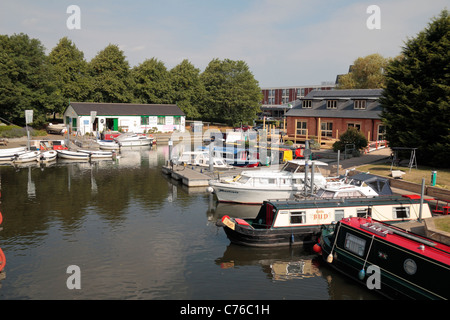 Vista generale di piccola barca marina in Stratford Upon Avon, Warwickshire, Regno Unito. Foto Stock