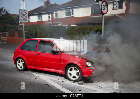 Ford Fiesta auto incendio elettrico  Southport Vigili del Fuoco, Merseyside, Regno Unito Foto Stock