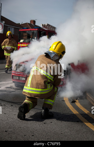 Ford Fiesta auto incendio elettrico  Southport Vigili del Fuoco, Merseyside, Regno Unito Foto Stock