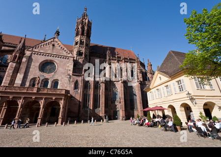 ALTE WACHE TAVERNA RISTORANTE, cattedrale, Cattedrale di Freiburg im Breisgau, foresta nera, BADEN-WURTTEMBERG, Germania Foto Stock