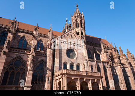 CATHEDRAL, CATHEDRAL'S PLACE, FREIBURG IM BREISGAU, BLACK FOREST, BADEN-WURTTEMBERG, GERMANY Foto Stock