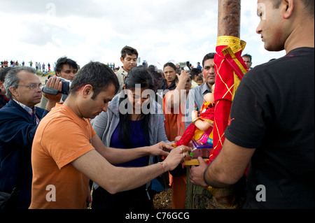 Il Hindu Ganesh festival che si tiene ogni anno a Shoeburyness, Essex. Questo anno circa 15.000 seguaci ha partecipato alla cerimonia. Foto Stock