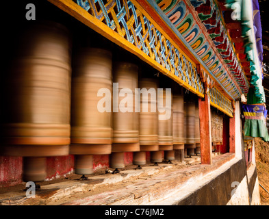 La filatura pagatore ruote in Tawang Gompa, Arunachal Pradesh, India Foto Stock