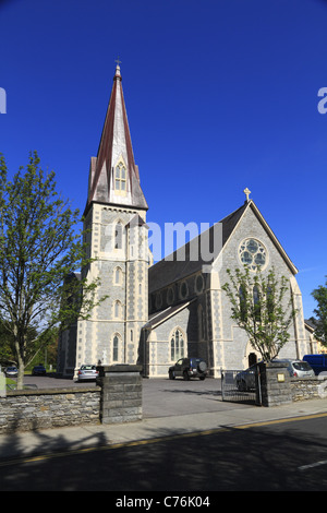 Croce santa romana Chiesa cattolica nella città di Kenmare, Co Kerry, Rep dell'Irlanda. Foto Stock