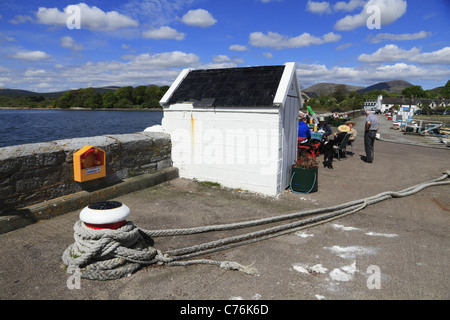 Il piccolo molo a Kenmare porto nella contea di Kerry, Repubblica di Irlanda. Foto Stock