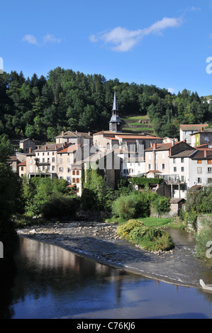 Fiume Dore, Olliergues, Parc naturel régional Livradois-Forez, Puy-De-Dôme, Auvergne, Francia Foto Stock