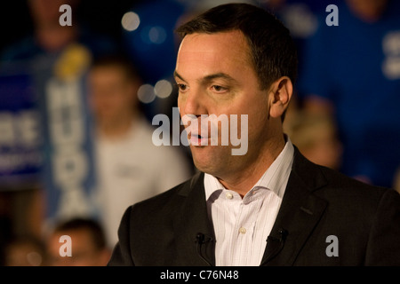 London, Canada - 12 Settembre 2011: Tim Hudak, leader per il partito conservatore progressivo di Ontario parla di sostenitori. Foto Stock